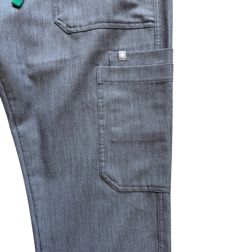 FIGS Men’s Cairo Cargo Scrub Pants Gray L/S  Straight Leg Drawstring Technical
